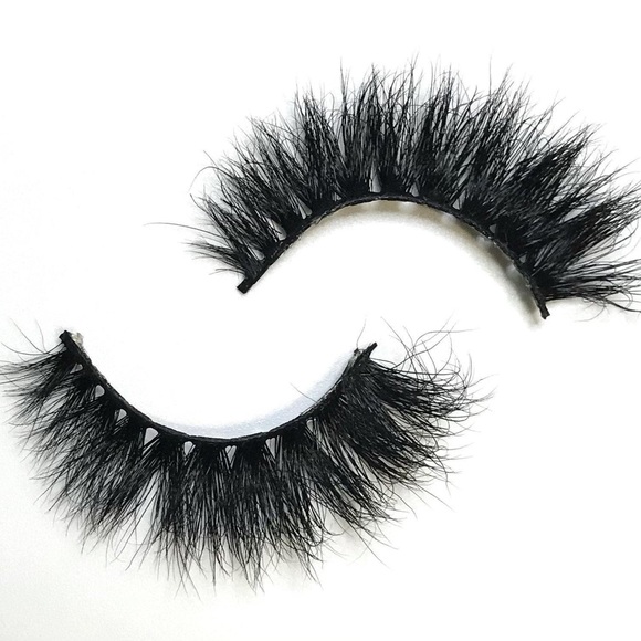 “Fantasy” Lashes - Picture 3 of 3